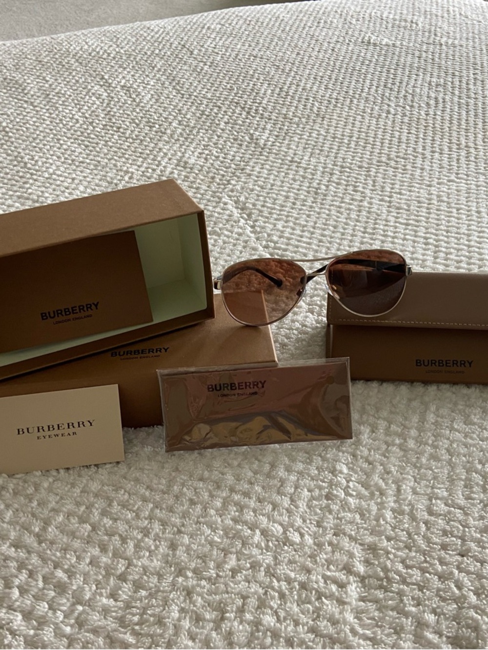 Burberry Gold Frame with Brown Lenses no scratches never worn authentic B - Picture 2 of 4